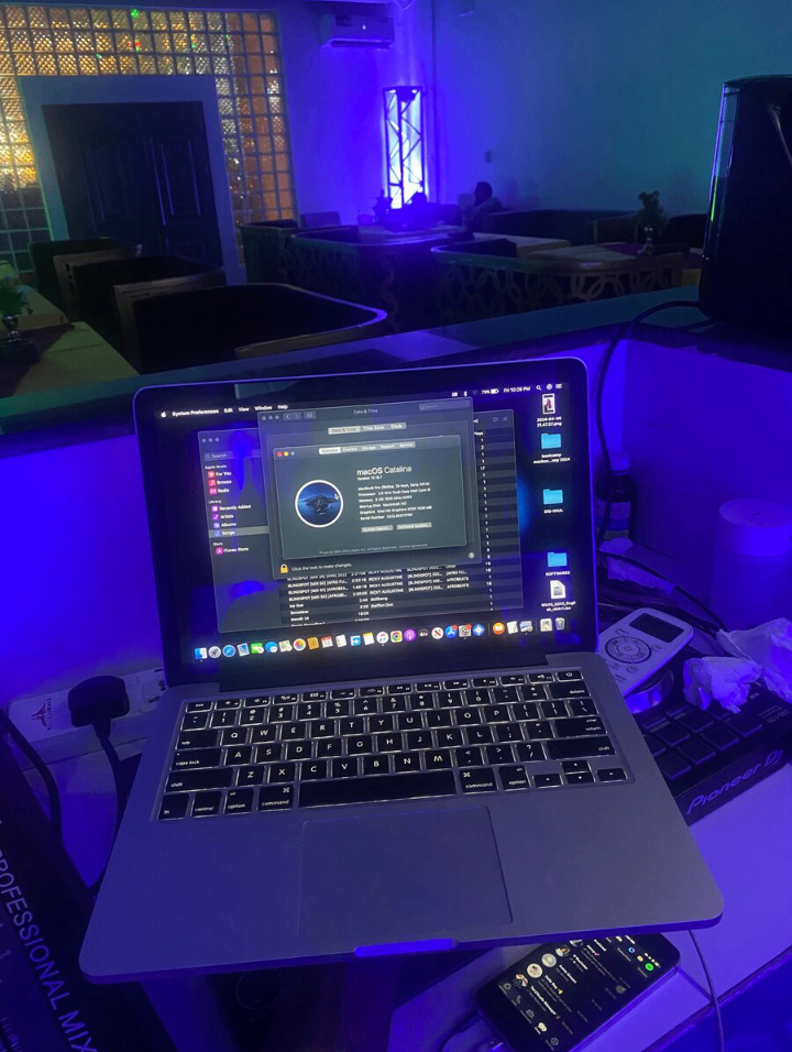 MacBook Early 2013 (2 months used)