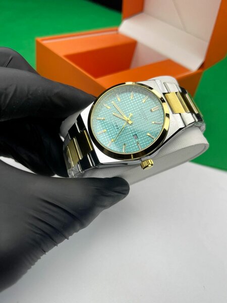 Montre élégante bicolore