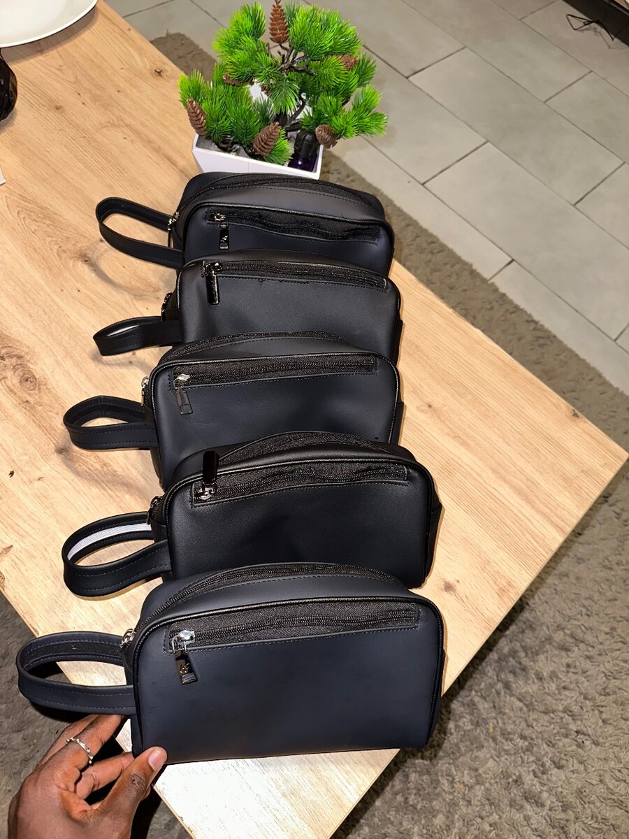 Pochette noire en cuir élégante