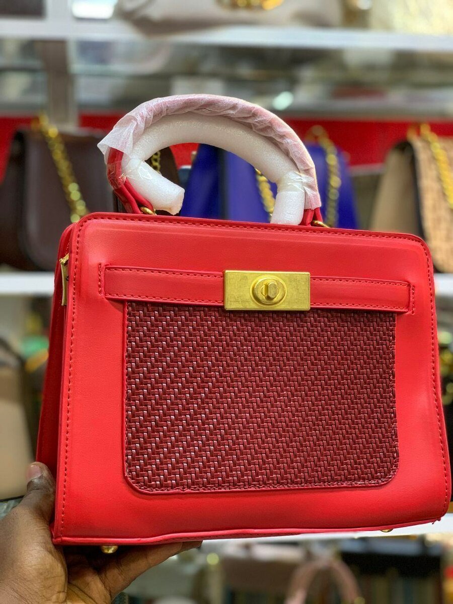 Sac à main élégant tissé
