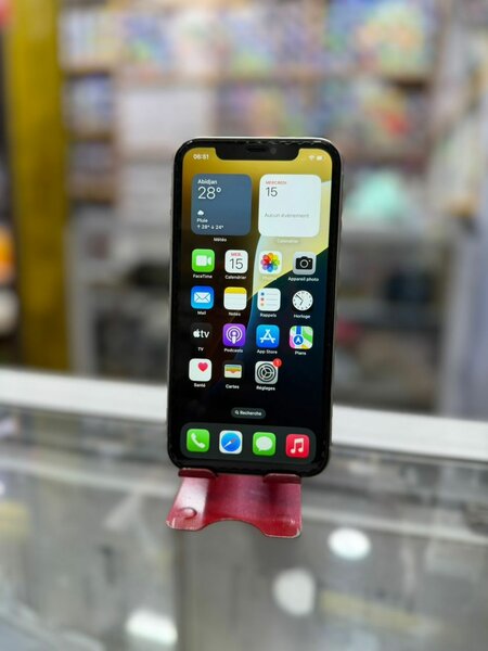 IPhone 11 64Go 2nd main