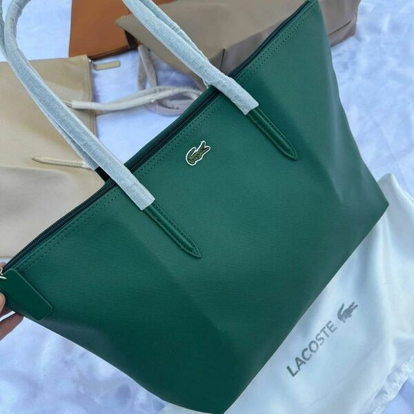 Sac à main Lacoste élégant