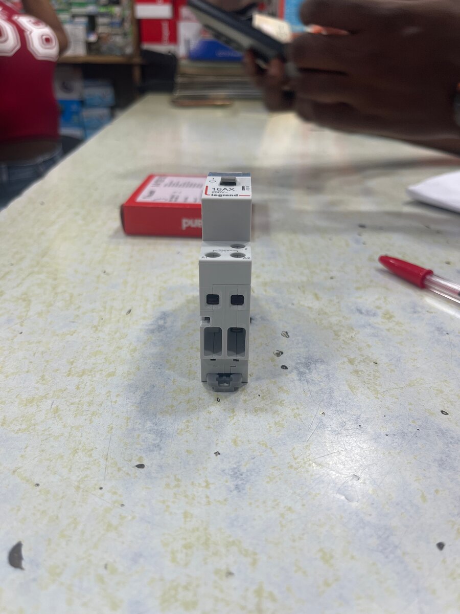 Interrupteur modulaire 16AX Legrand