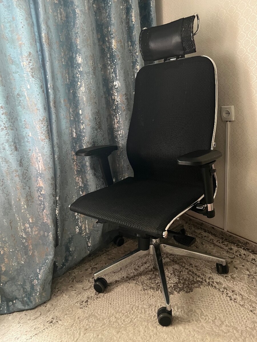 Офисное кресло