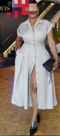 Robe blanche boutonnée élégante