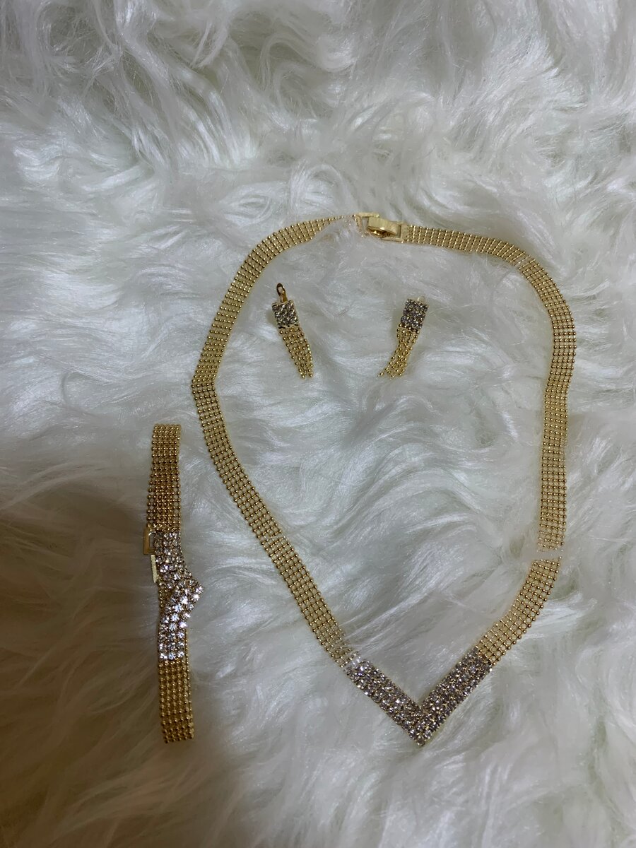 Set Collier et Boucles d'Oreilles Dorés