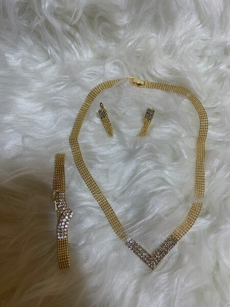 Set Collier et Boucles d'Oreilles Dorés