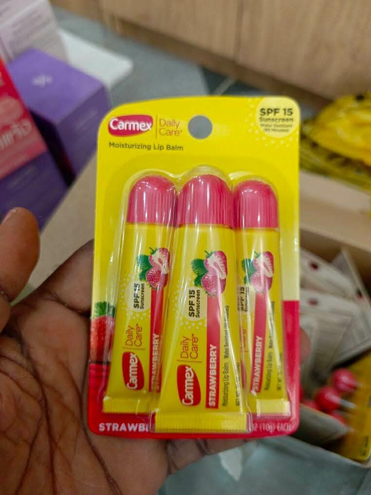 CARMEX Daily Care Pack de 3 Baumes à Lèvres Goût Fraise avec