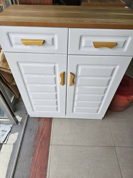 Armoire de rangement en bois