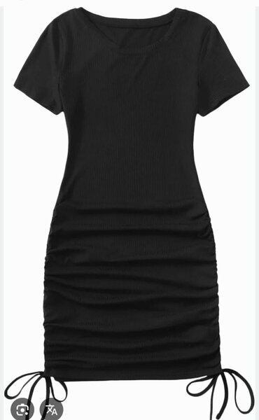 Robe ajustée noire élégante