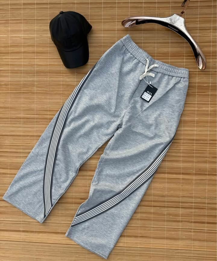 Pantalon de sport gris avec bandes latérales