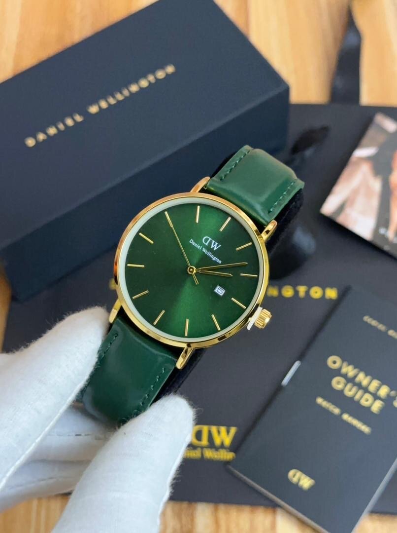 Montre élégante en cuir