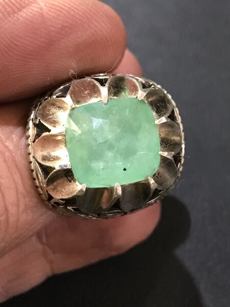 emerald stone silver ring