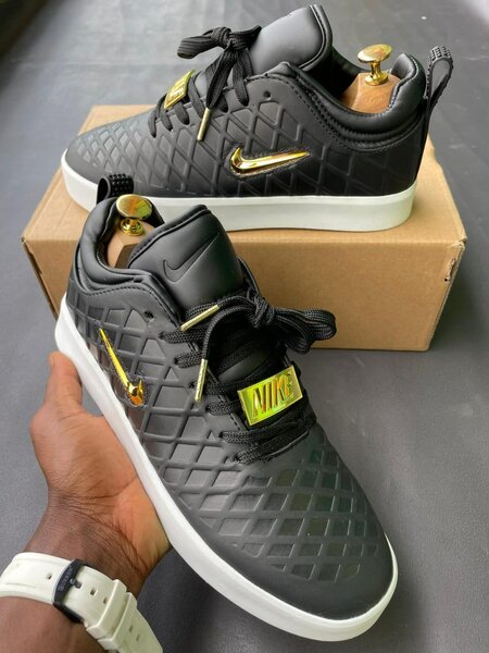 Baskets noires urbaines