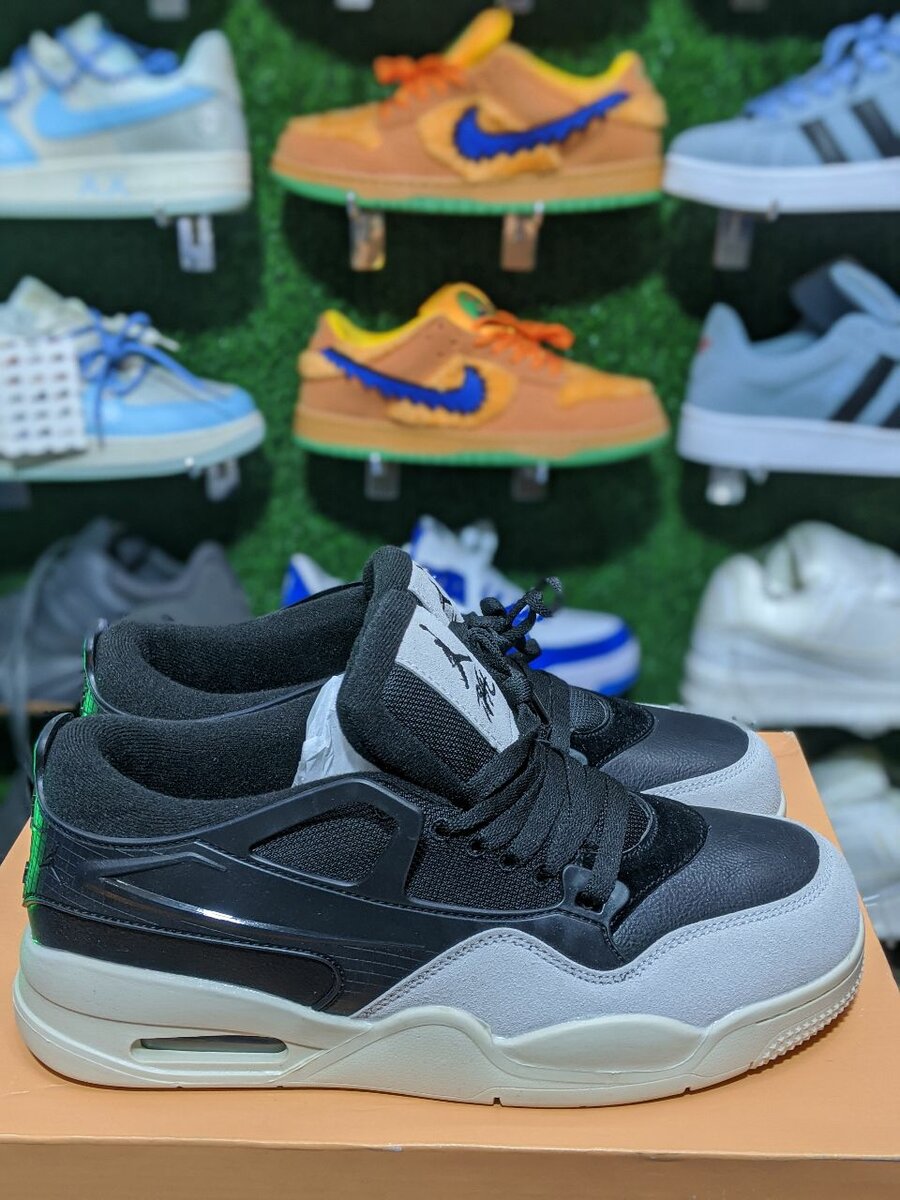 Air Jordan 4 RM
