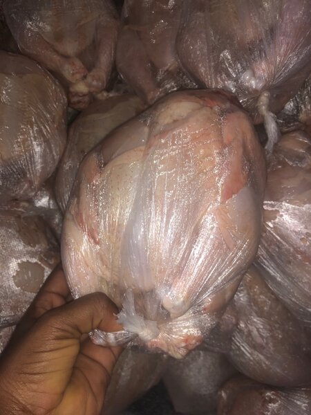 Poulets entiers emballés