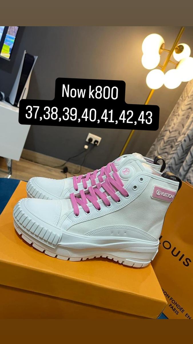 white sneakers with pink laces