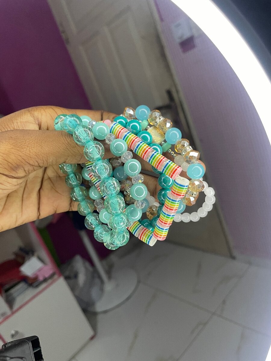 Bracelets colorés en perles