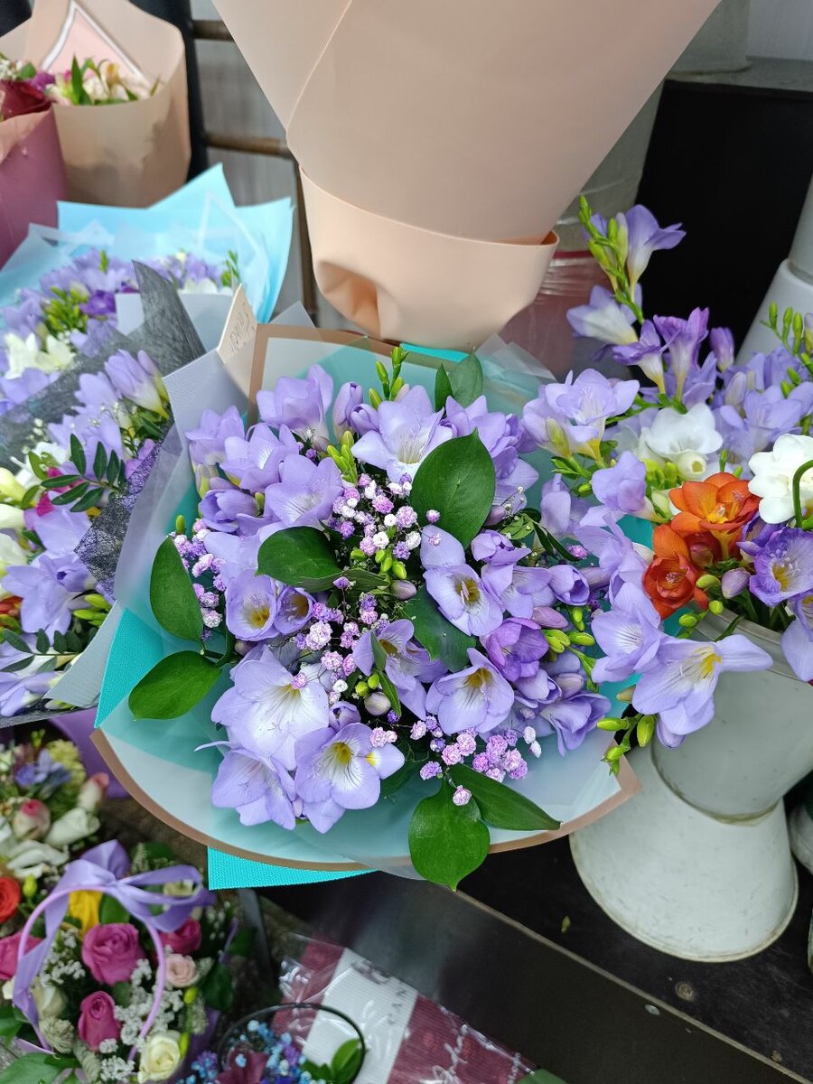 Букет из фрейзии