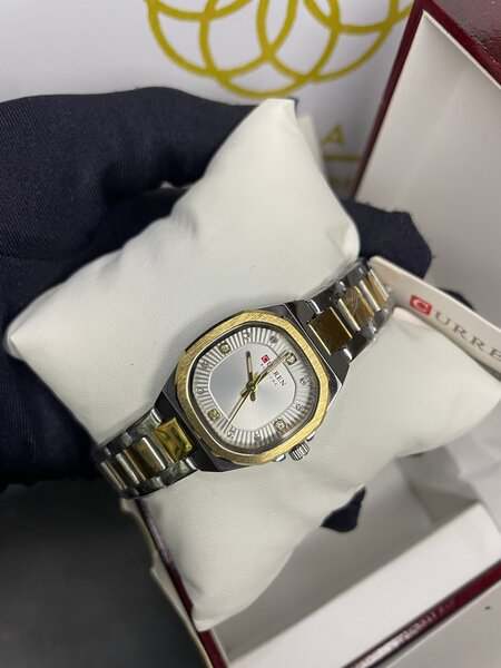 Montre élégante bicolore