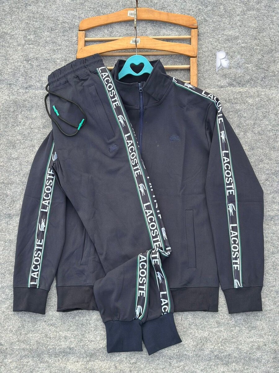 Ensemble de survêtement moderne