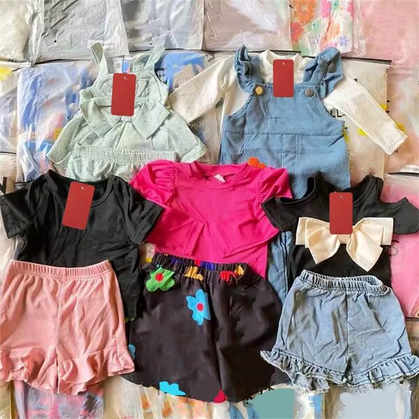 Vêtements adorables pour enfants