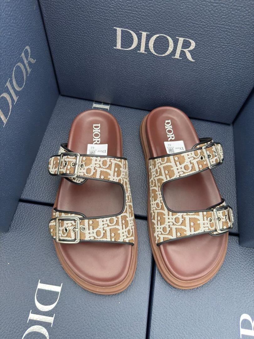 Sandales Dior élégantes