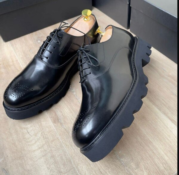Chaussures en cuir élégantes hommes