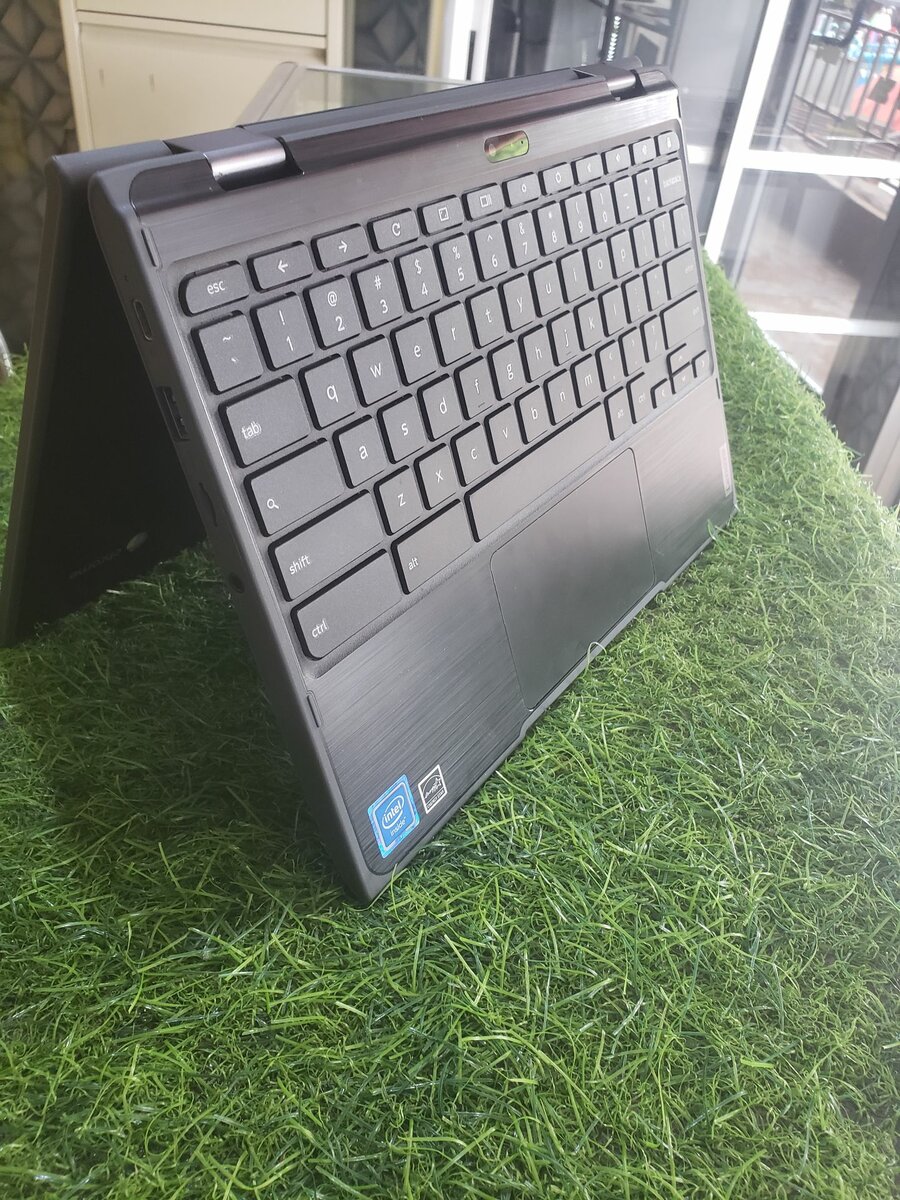 Lenovo Yoga 300e