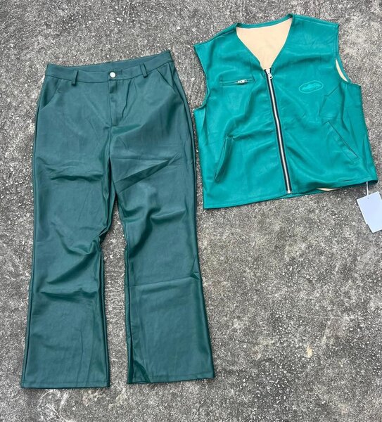 Ensemble veste et pantalon cuir