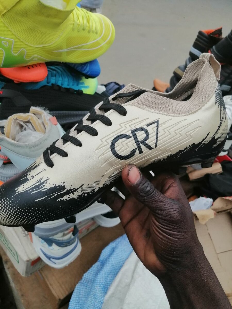 Chaussures de Football CR7