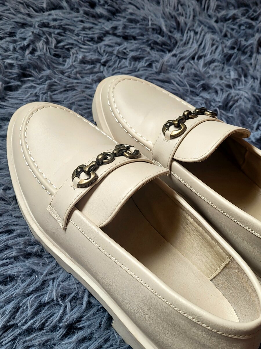Beige ladies loafers