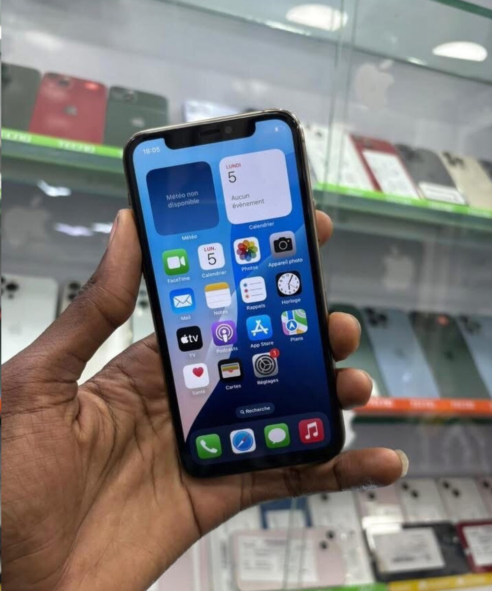 Smartphone moderne avec triple caméra