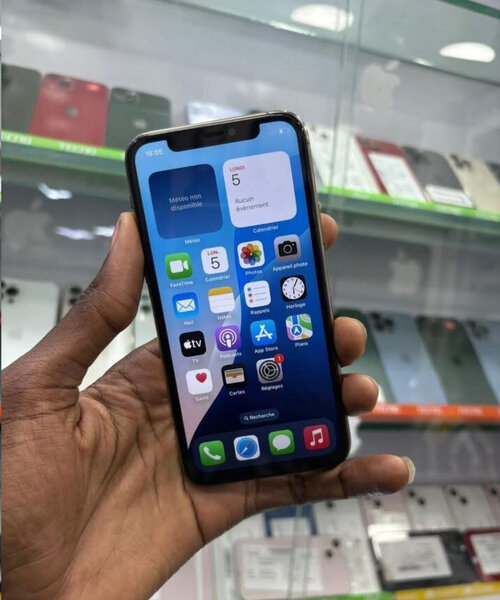 Smartphone moderne avec triple caméra