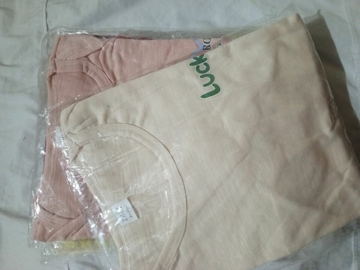 Lot de T-shirts colorés