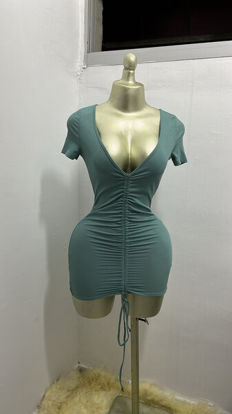 Robe moulante à col V