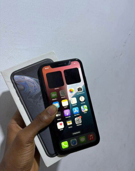 iPhone XR noir 64GB