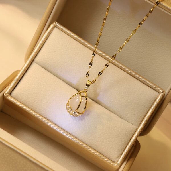 Collier pendentif délicat or