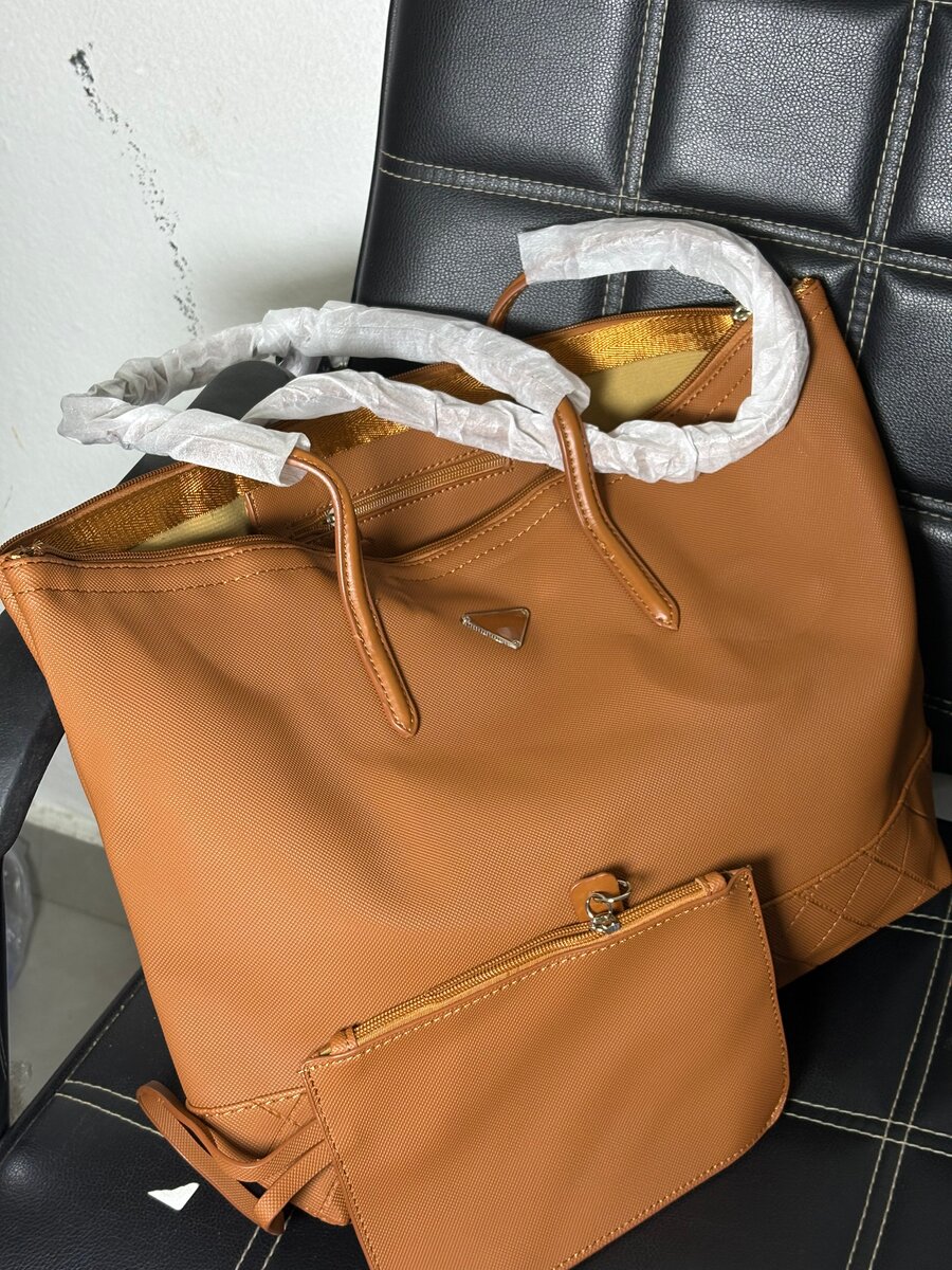 Sac à main élégant avec pochette