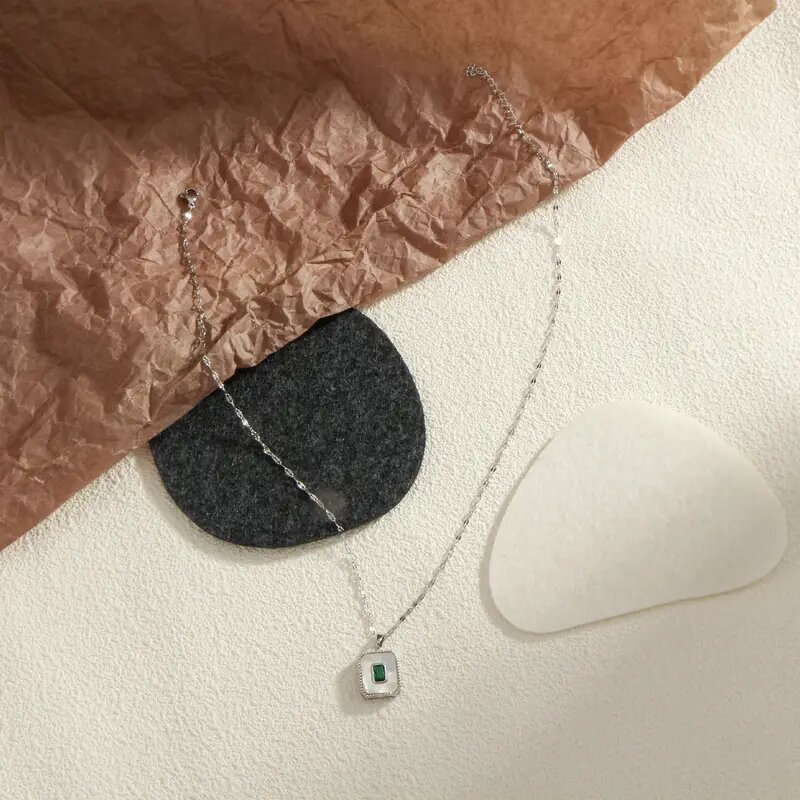 EMERALD GREEN PENDANT