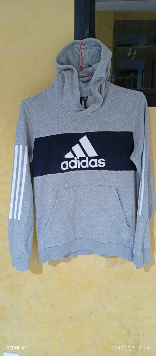 Sweat à capuche Adidas gris