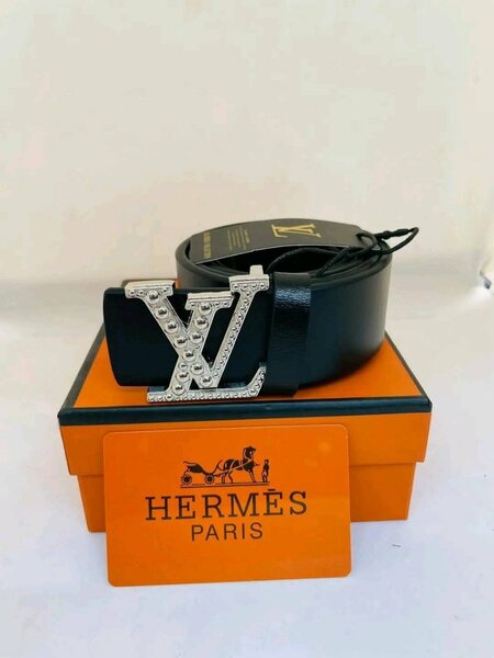 Ceinture élégante avec boucle cristalline