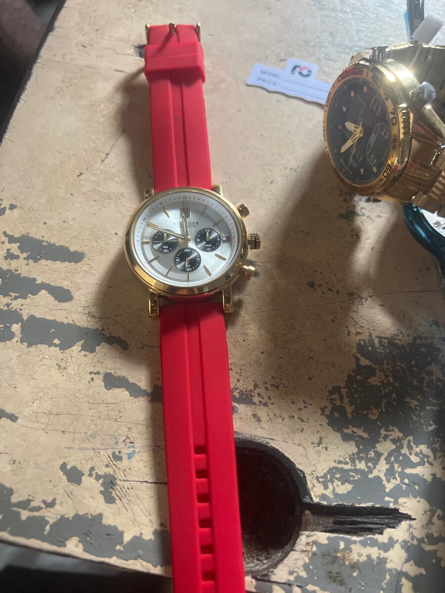 Montre chronographe sportive rouge