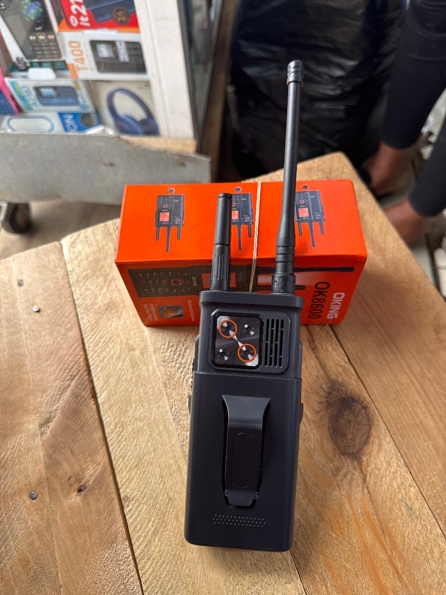 Talkie-Walkie Quad SIM OKING