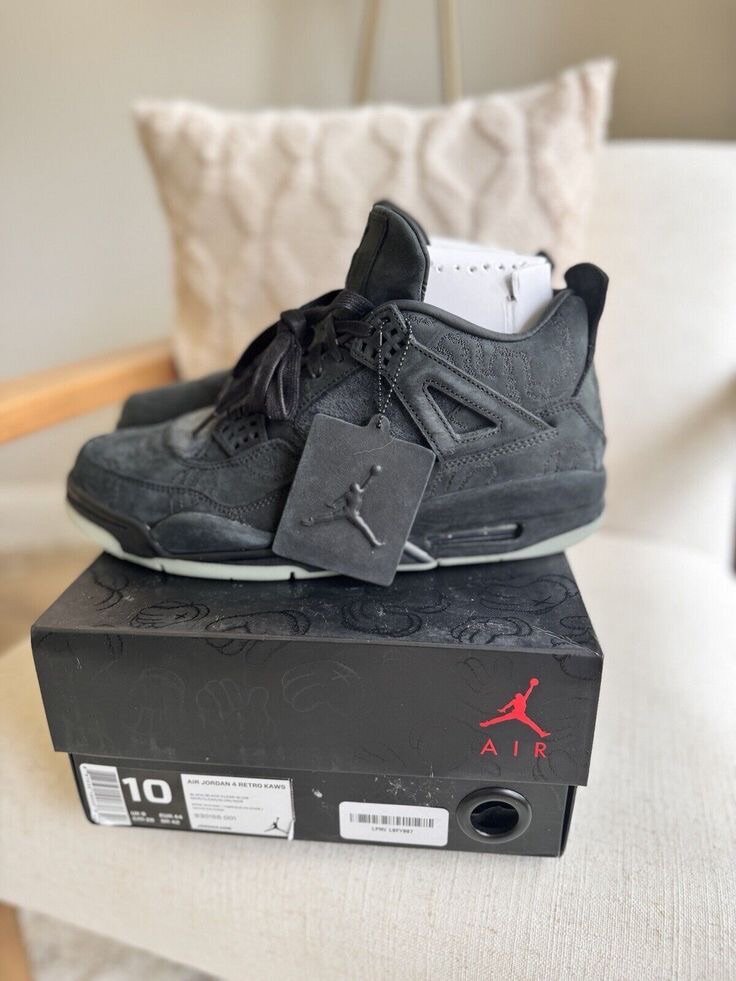 Jordan 4 kaws