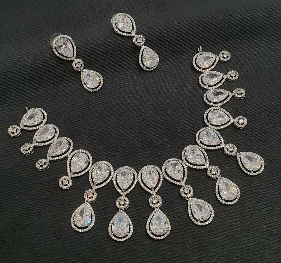 Ladies wedding set Necklace and earrings