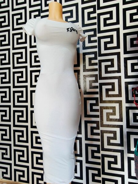 Robe moulante blanche élégante