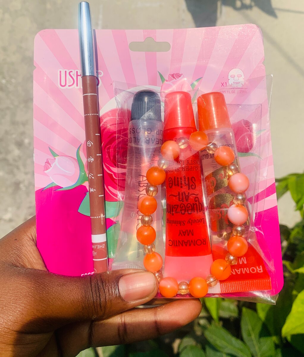 Kit beauté gloss et accessoires