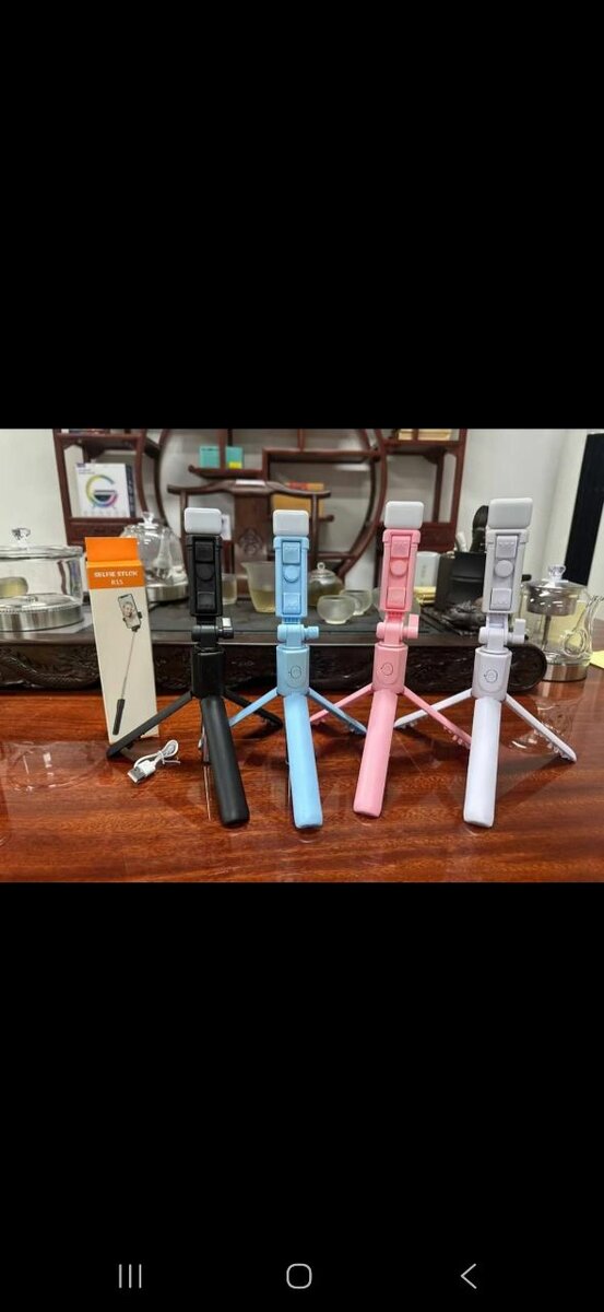 Extendable Selfie Stick with Light