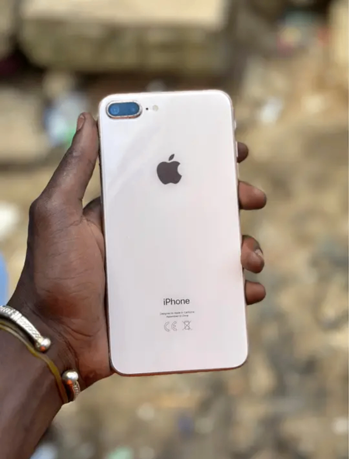 iPhone 8 Plus 64 Go